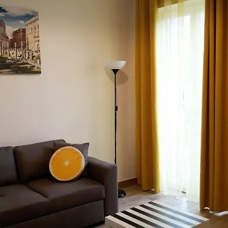 Lägenhet Yellow Palace Ladispoli